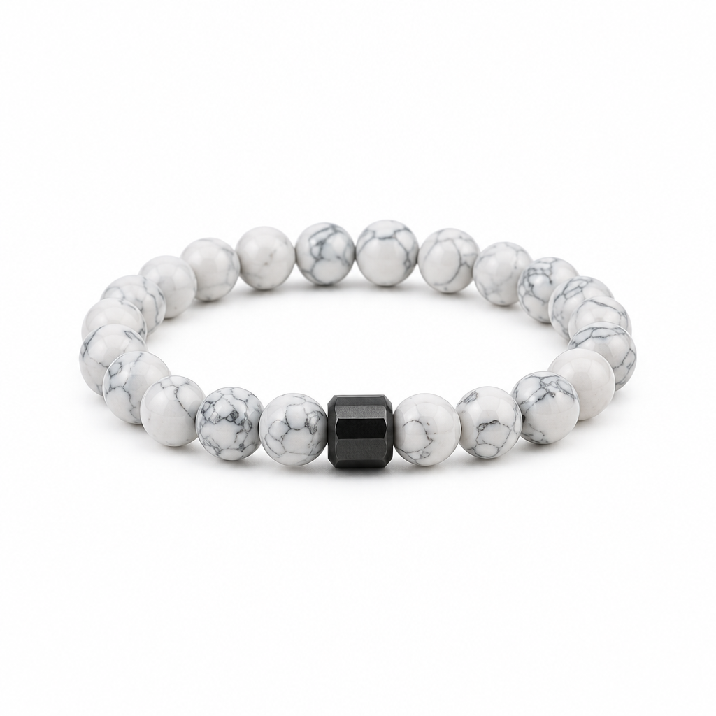 Bransoletka z koralikow howlitu z hematytem unisex - produkt na bialym tle