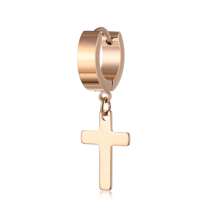 Kolczyk kółko z wiszącym krzyżykiem w kolorze rose gold na białym tle